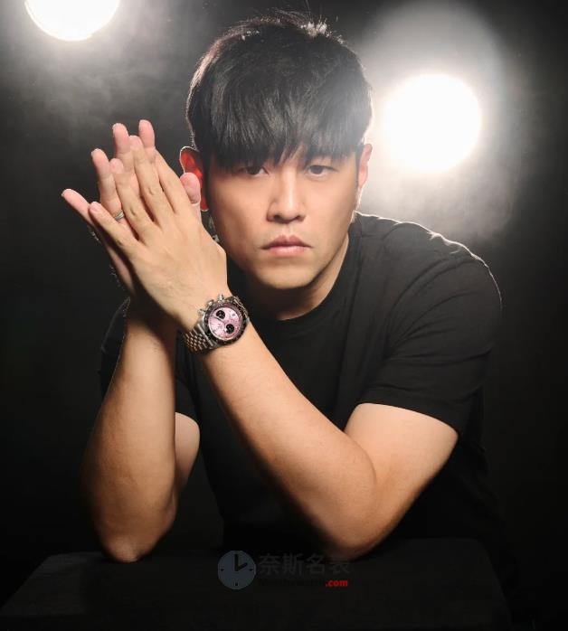 周杰伦力荐！帝舵碧湾计时型粉红款腕表测评，解锁时尚新潮流 | 奈斯探表
