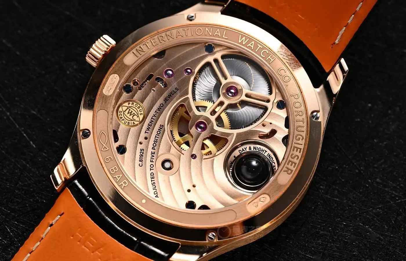 万国又一款标志性陀飞轮你见过吗？ | 奈斯探表