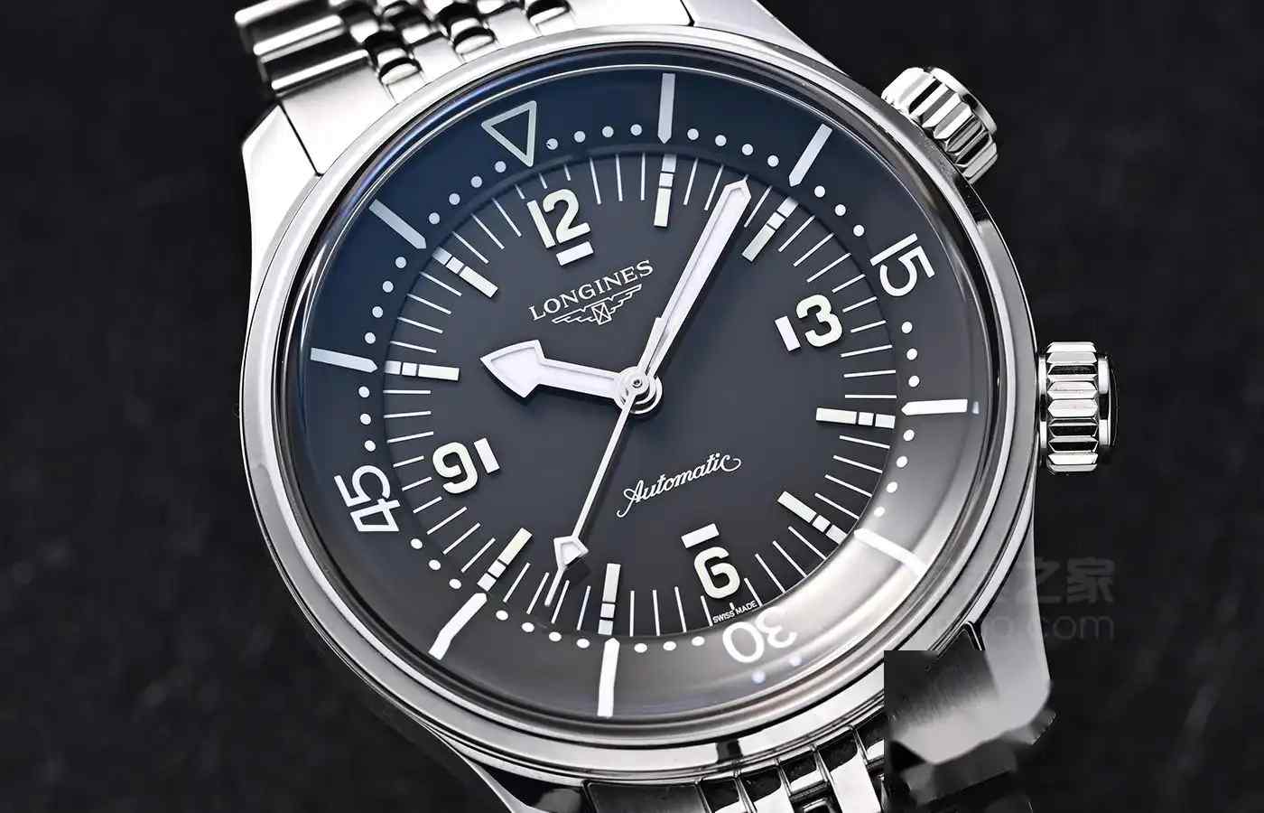 浪琴推出全新经典复刻系列传奇潜水员腕表39毫米款，售价为28300元 | 奈斯探表