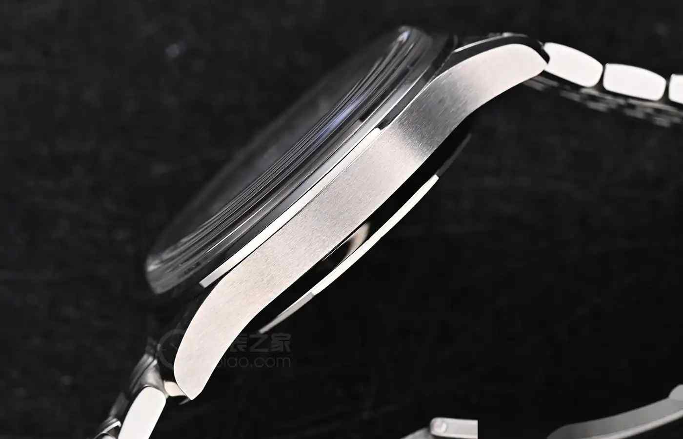 浪琴推出全新经典复刻系列传奇潜水员腕表39毫米款，售价为28300元 | 奈斯探表