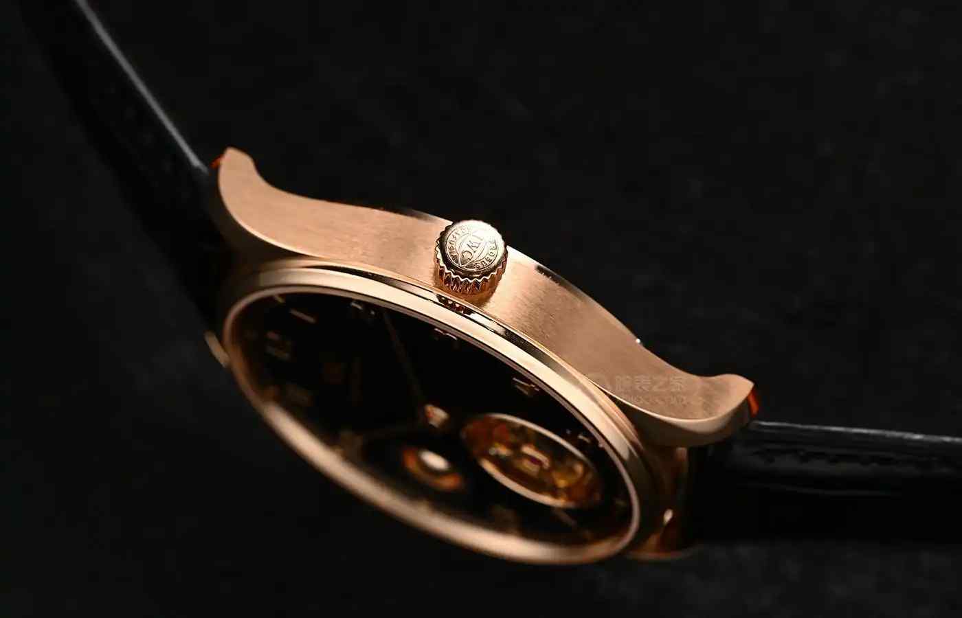 万国又一款标志性陀飞轮你见过吗？ | 奈斯探表