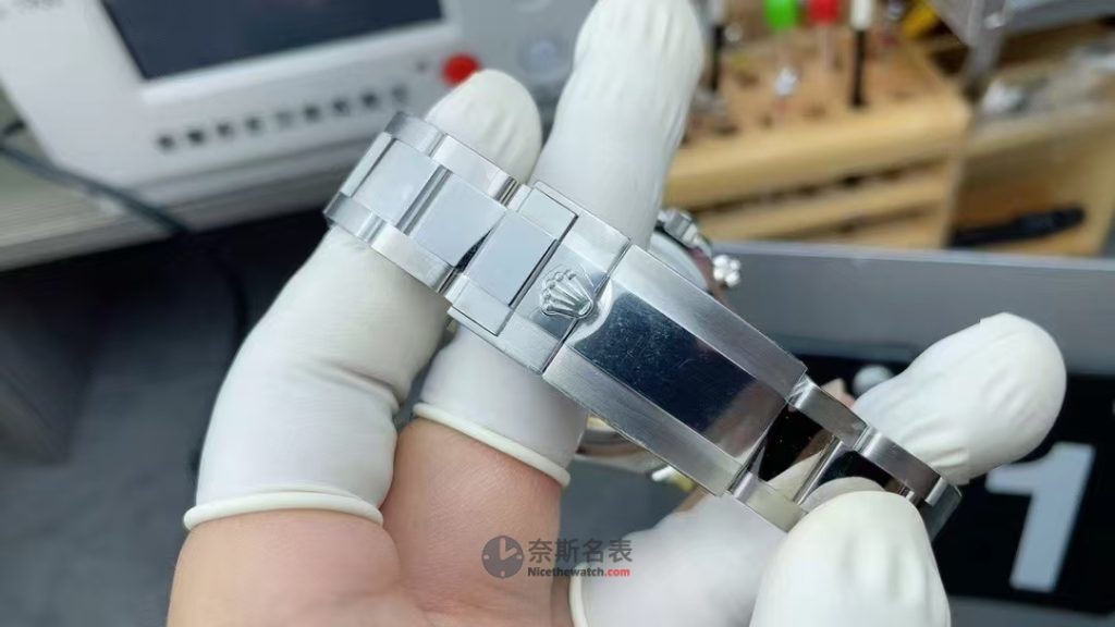 VS厂冰蓝迪通拿对比C厂冰蓝迪通拿？哪个更值得买吗 | 奈斯探表