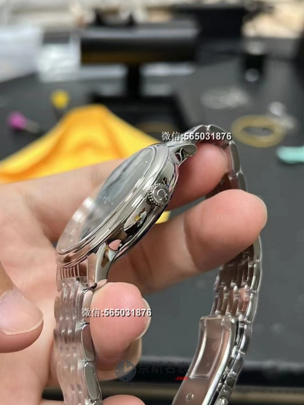 VS厂新品第三代蝶飞轨道系列评测：棕绿色正装腕表，精致细节值得入手！ | 奈斯探表