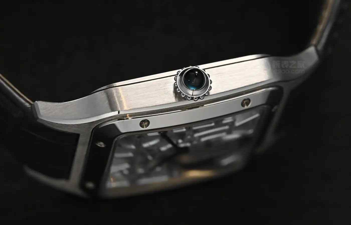 卡地亚山度士镂空新作，以“淑女号”飞行器致敬经典 | 奈斯探表