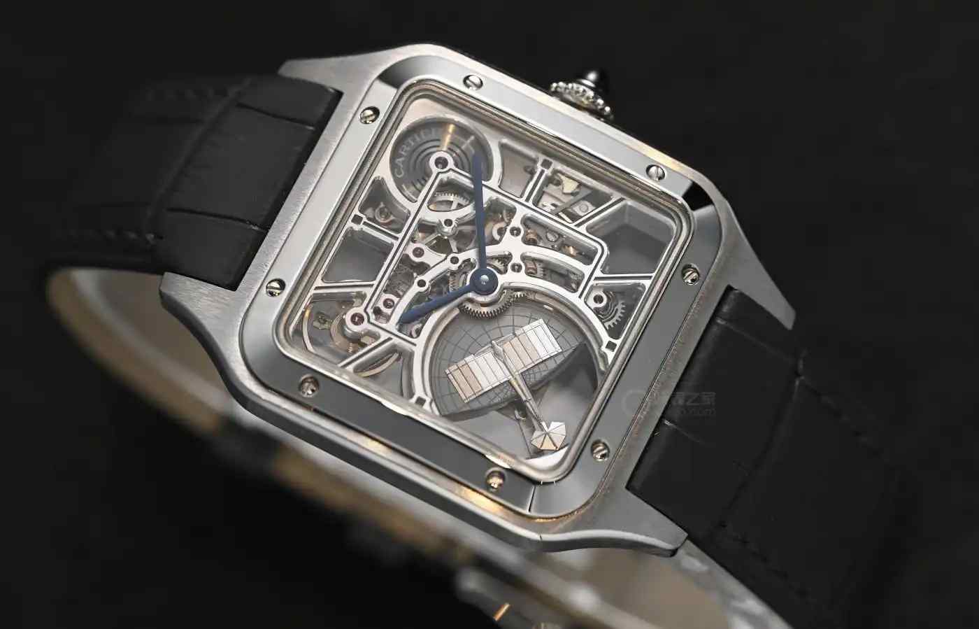 卡地亚山度士镂空新作，以“淑女号”飞行器致敬经典 | 奈斯探表