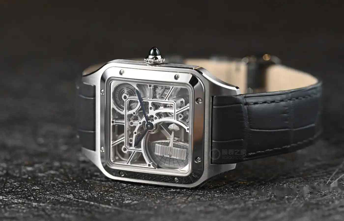 卡地亚山度士镂空新作，以“淑女号”飞行器致敬经典 | 奈斯探表