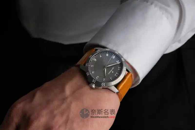 钟表迷看过来！14年打造，Zeitwinkel 240° NOIR，让你感受不一样的运动魅力！ | 奈斯探表