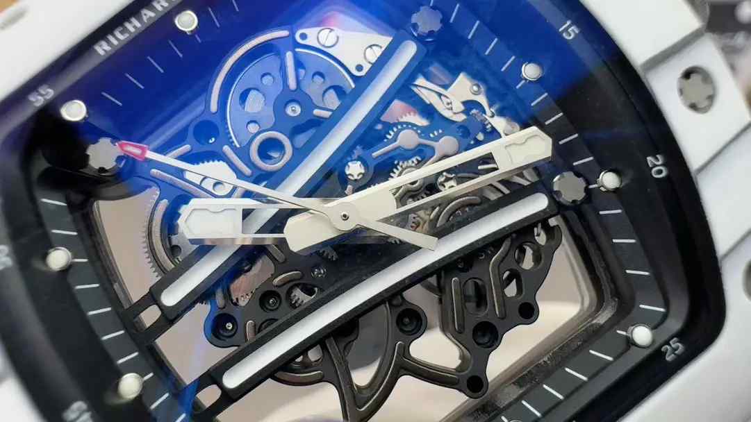 APS厂新品RM061白碳纤维表，入手前必看测评！ | 奈斯探表