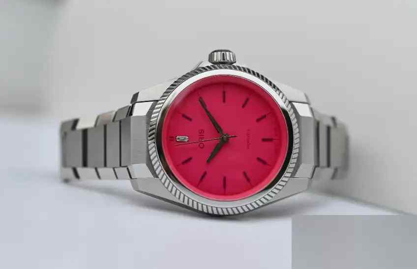 豪利时ProPilot X Miss Piggy联名款，买不买就看你的粉色驾驭力啦！ | 奈斯探表