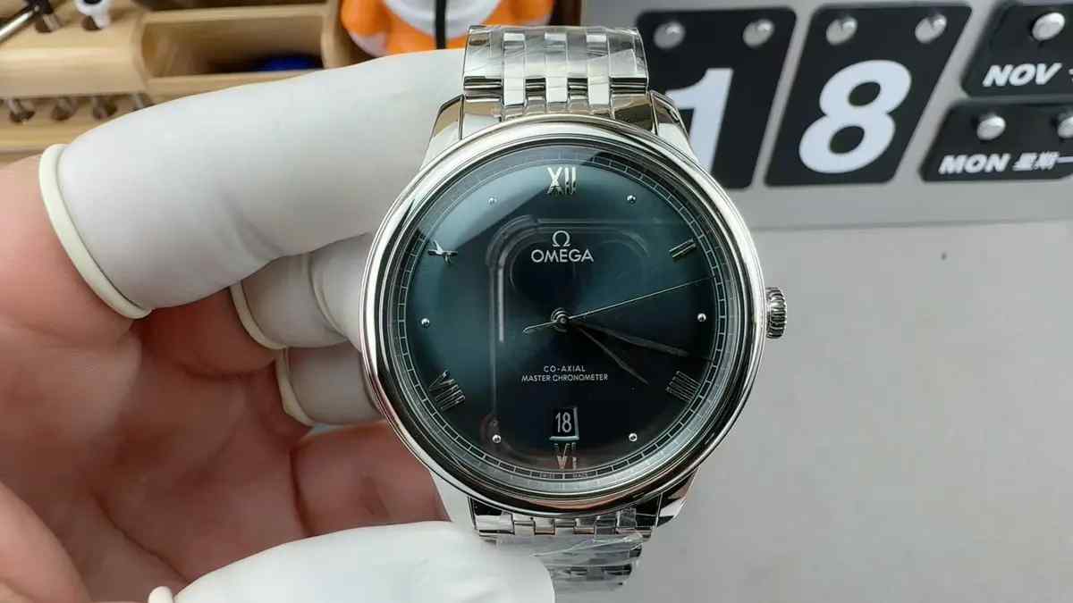 购表攻略！VS厂欧米茄第三代蝶飞墨绿盘超详细测评，值得入手吗？ | 奈斯探表