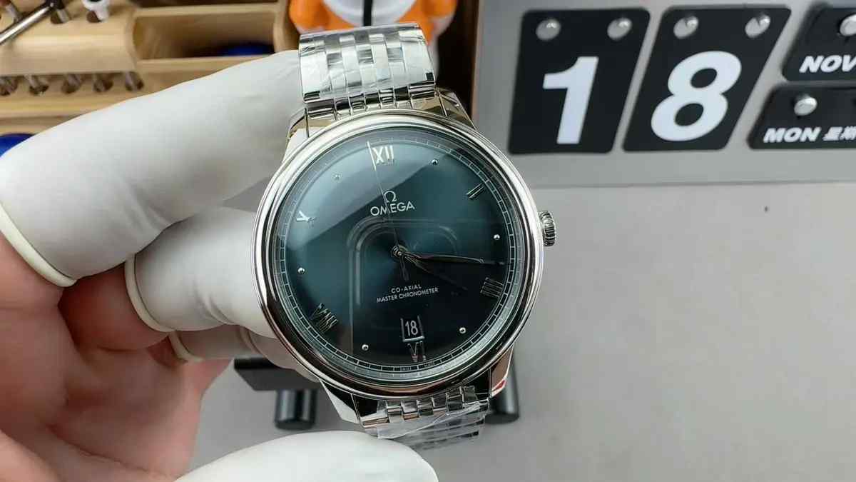 购表攻略！VS厂欧米茄第三代蝶飞墨绿盘超详细测评，值得入手吗？ | 奈斯探表