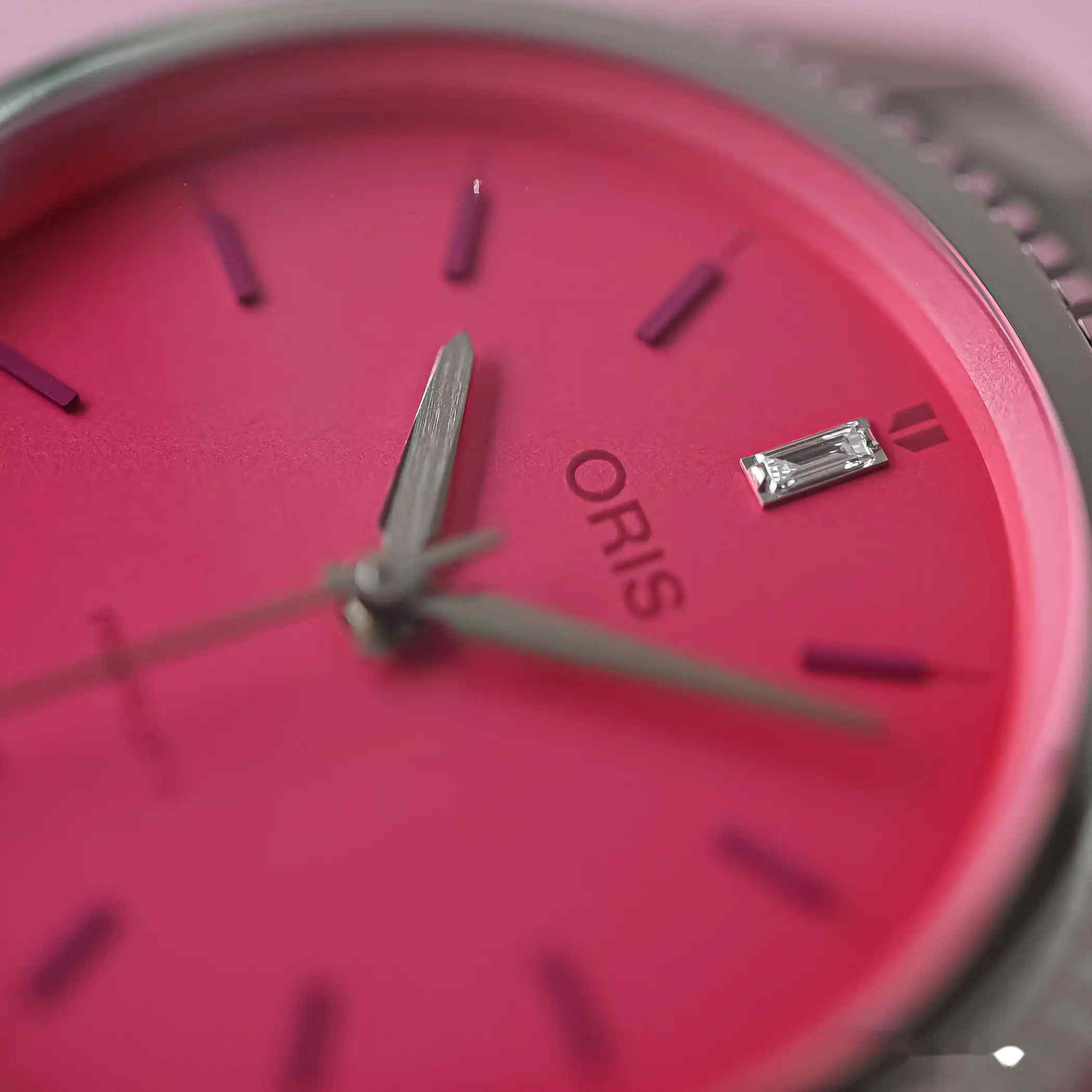 豪利时ProPilot X Miss Piggy联名款，买不买就看你的粉色驾驭力啦！ | 奈斯探表