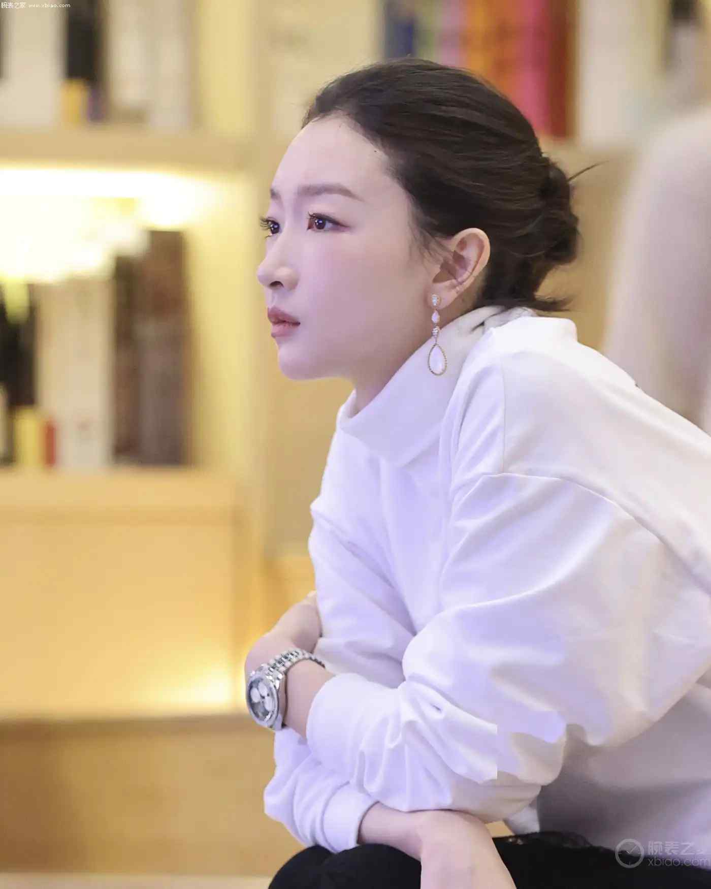 从荧幕到腕间：周冬雨的欧米茄超霸腕表如何诠释女性力量？ | 奈斯探表