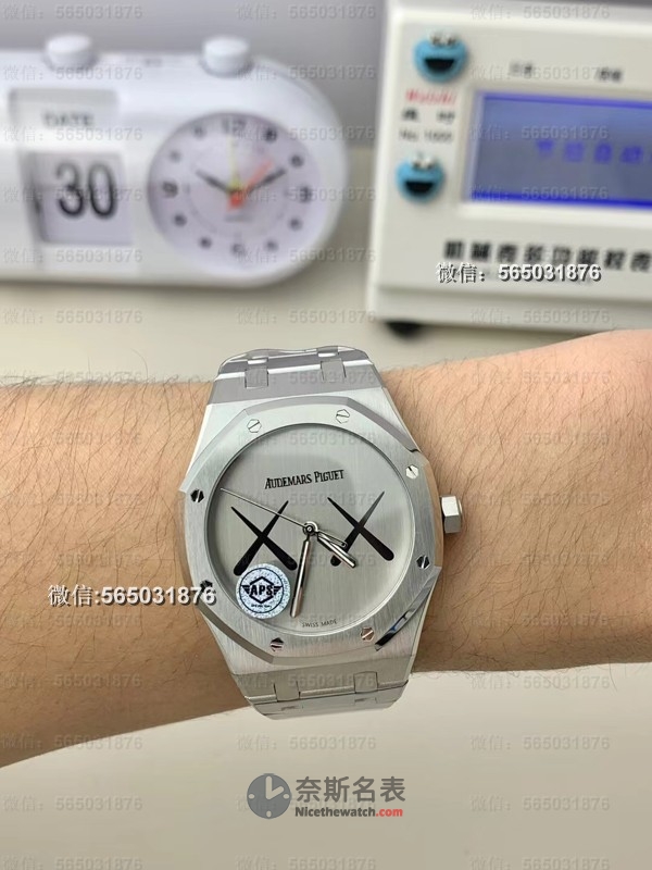 年轻人的潮流之选：APS厂15500联名款真香评测！ | 奈斯探表