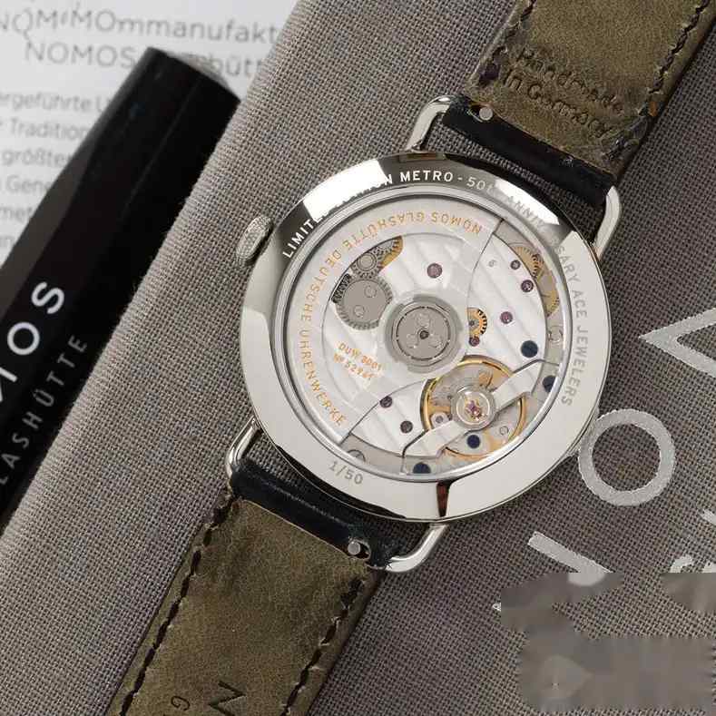 Nomos最新限量款！双橙配色Metro Neomatik腕表首发，双色表盘美翻了 | 奈斯探表