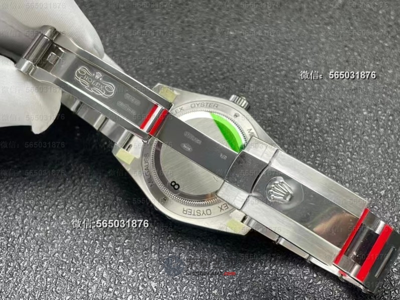 VS厂绿玻璃闪电针：双层防磁+丹东3131机芯，冷门表的逆袭！ | 奈斯探表