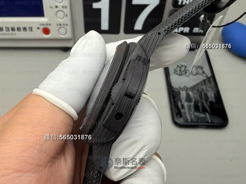 轻量化神器！VS厂PAM01661碳纤维腕表实测，夜光效果惊艳！ | 奈斯探表