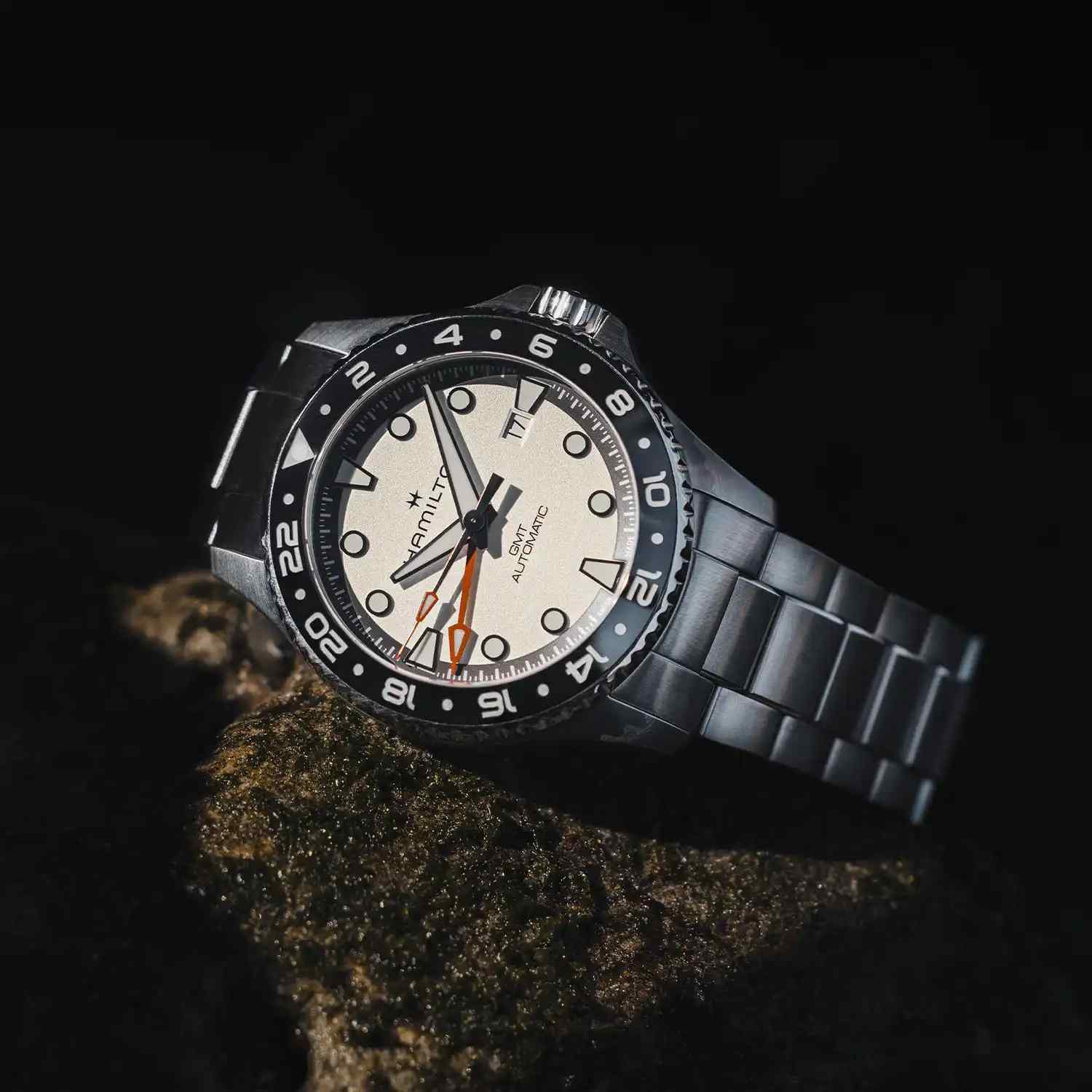 300米防水+True GMT！汉米尔顿2025卡其海军潜水腕表新作，80小时长动力！ | 奈斯探表