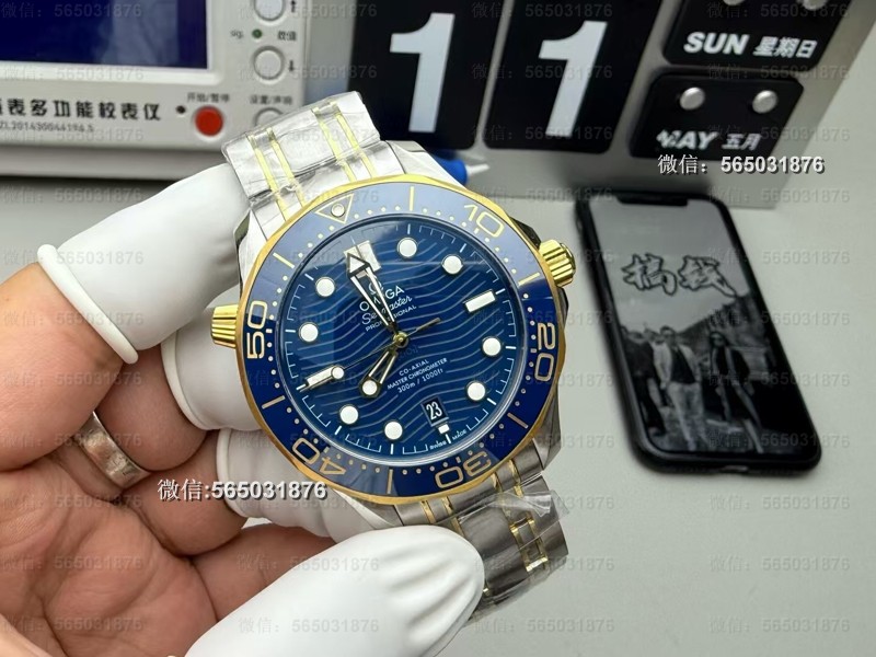 VS厂海马300米间金款评测｜这枚黄蓝腕表闭眼入不亏 | 奈斯探表