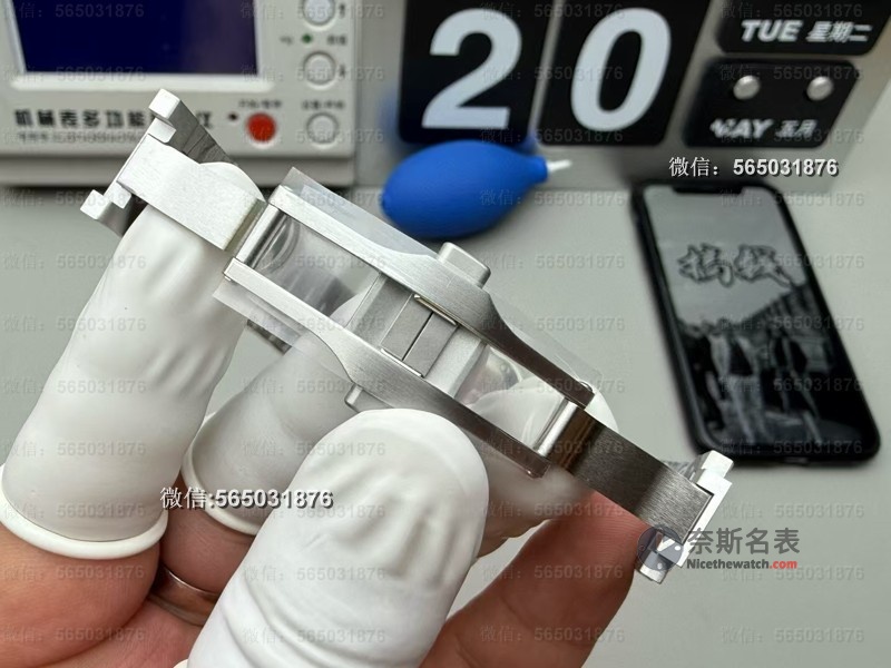 2.5K值不值？BV厂山度士中号V2深度评测，快拆表带太方便了！ | 奈斯探表