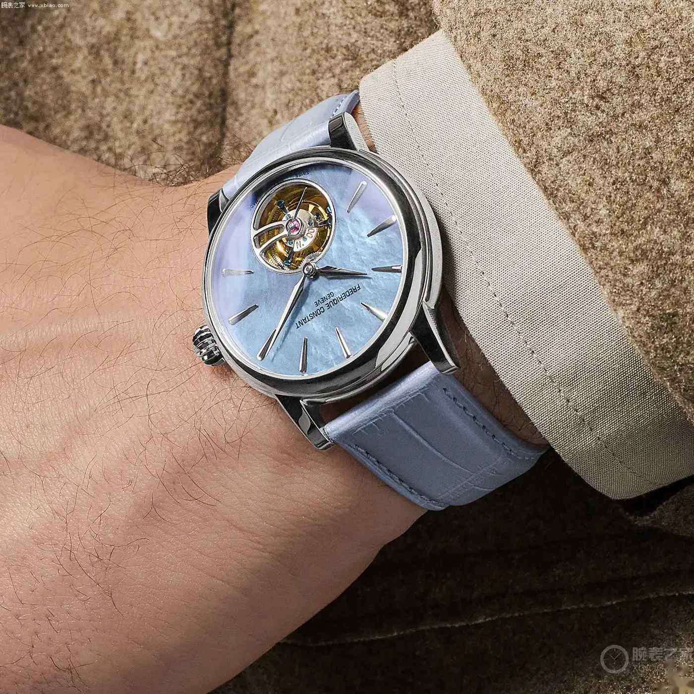 31万值不值？康斯登珍珠母贝陀飞轮限量36枚，蓝灰盘面美到窒息！ | 奈斯探表