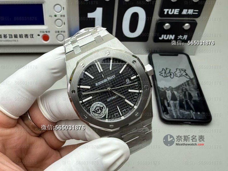 APS厂放大招！皇家橡树15400 V3评测，细节还原到毫米级! | 奈斯探表