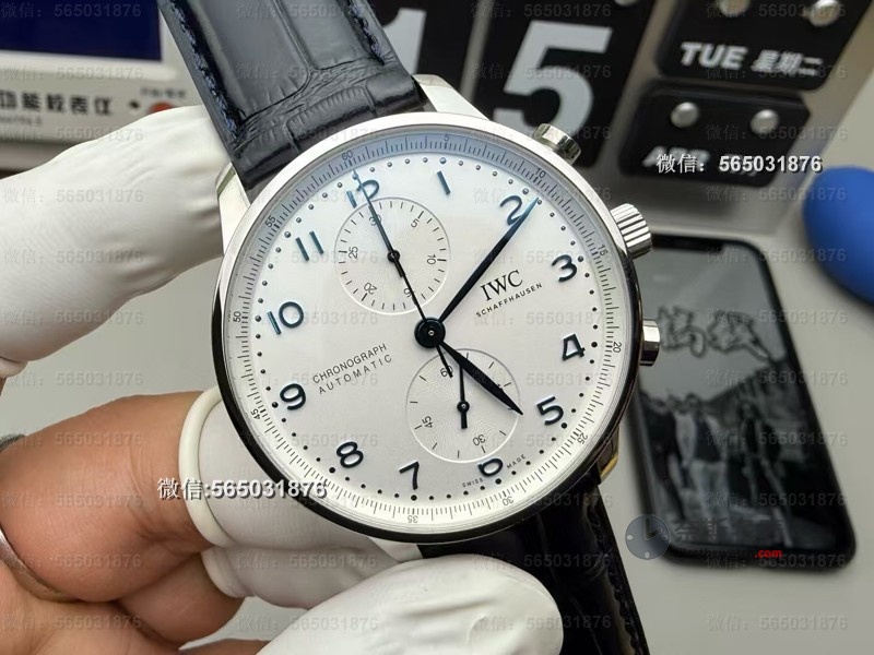 这些细节和原版真的一样？万国葡计复刻版上手：烤蓝钢针+超薄表壳真香！ | 奈斯探表