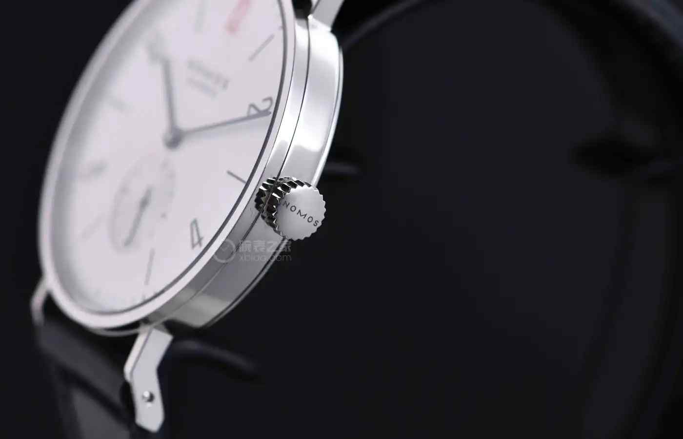 NOMOS红12腕表震撼上新！致敬无国界医生的德式极简美学，限量款抢疯！ | 奈斯探表