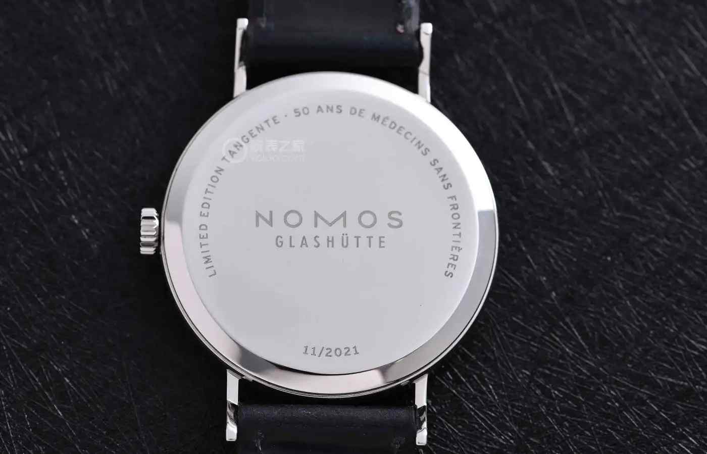 NOMOS红12腕表震撼上新！致敬无国界医生的德式极简美学，限量款抢疯！ | 奈斯探表
