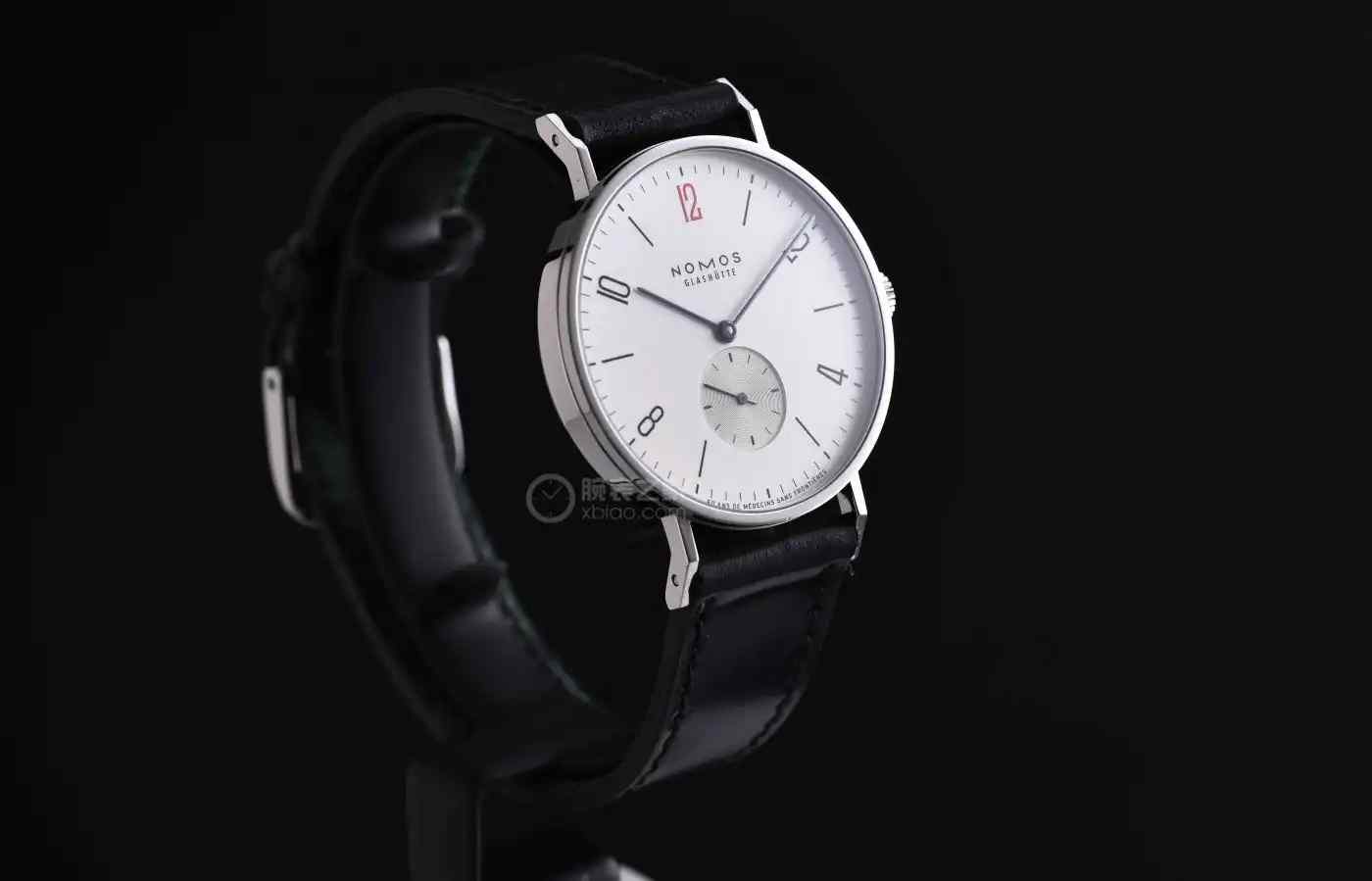 NOMOS红12腕表震撼上新！致敬无国界医生的德式极简美学，限量款抢疯！ | 奈斯探表