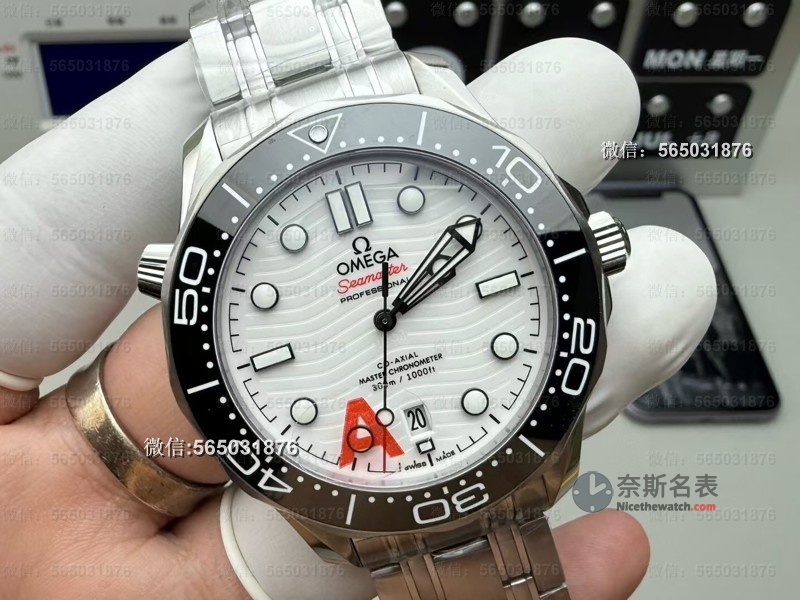 VS厂欧米茄海马300白熊猫 V4版重磅升级！8800一体机芯究竟有多强？ | 奈斯探表