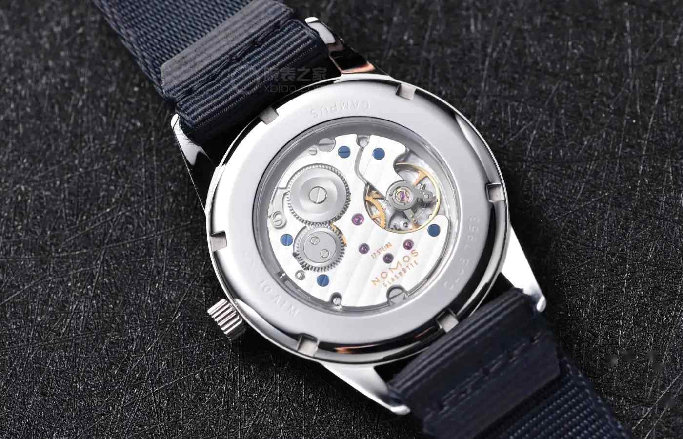 万元德表之光！NOMOS Club极简腕表，100米防水+自动机芯！ | 奈斯探表