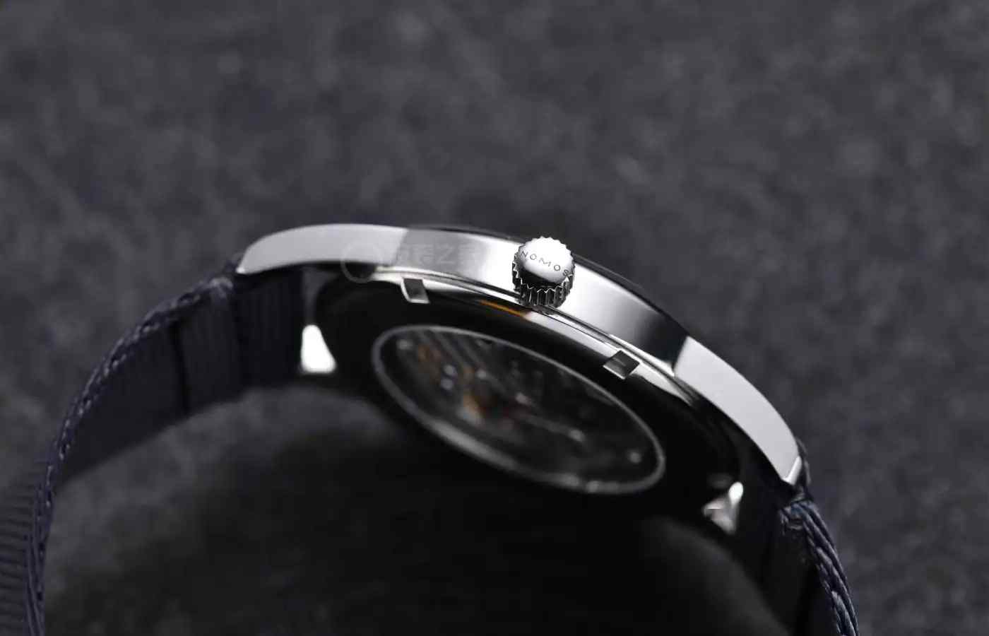 万元德表之光！NOMOS Club极简腕表，100米防水+自动机芯！ | 奈斯探表