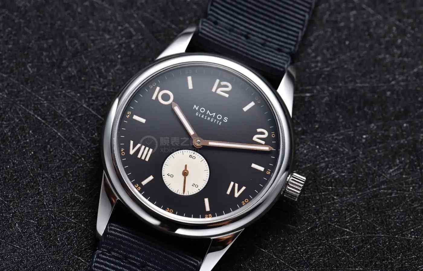 万元德表之光！NOMOS Club极简腕表，100米防水+自动机芯！ | 奈斯探表