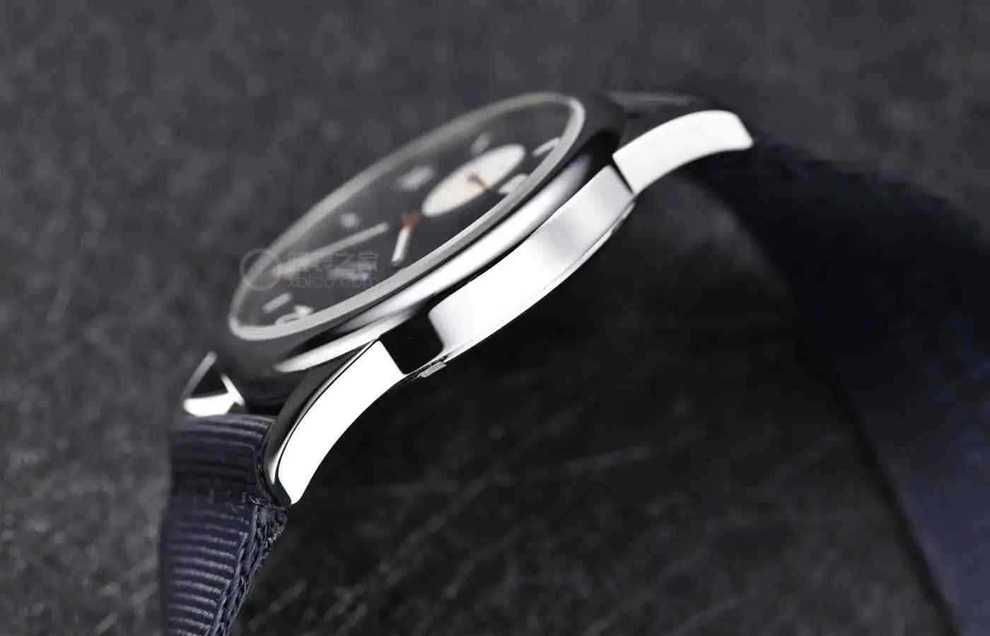 万元德表之光！NOMOS Club极简腕表，100米防水+自动机芯！ | 奈斯探表