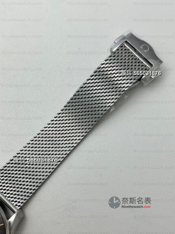 别再买老款了！VS海马300无暇赴死V4终极版实测：无焊点表带，戴上去轻得像没穿！ | 奈斯探表