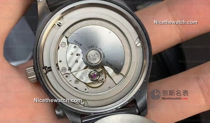 夜光炸裂！M+厂黑桃A飞行员V3实测曝光，整盘发光像科幻战表？ | 奈斯探表