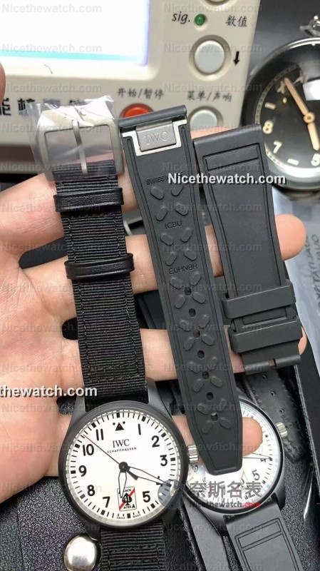 夜光炸裂！M+厂黑桃A飞行员V3实测曝光，整盘发光像科幻战表？ | 奈斯探表