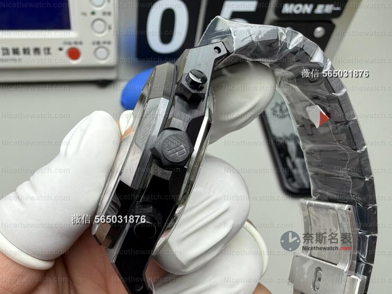 【2025硬核升级】APS皇家橡树26240 V2无卡度一体机实测！飞返计时+全黑陶瓷，机械控看完直呼过瘾！ | 奈斯探表