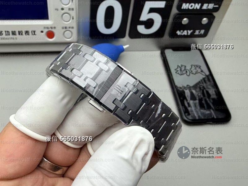 【2025硬核升级】APS皇家橡树26240 V2无卡度一体机实测！飞返计时+全黑陶瓷，机械控看完直呼过瘾！ | 奈斯探表