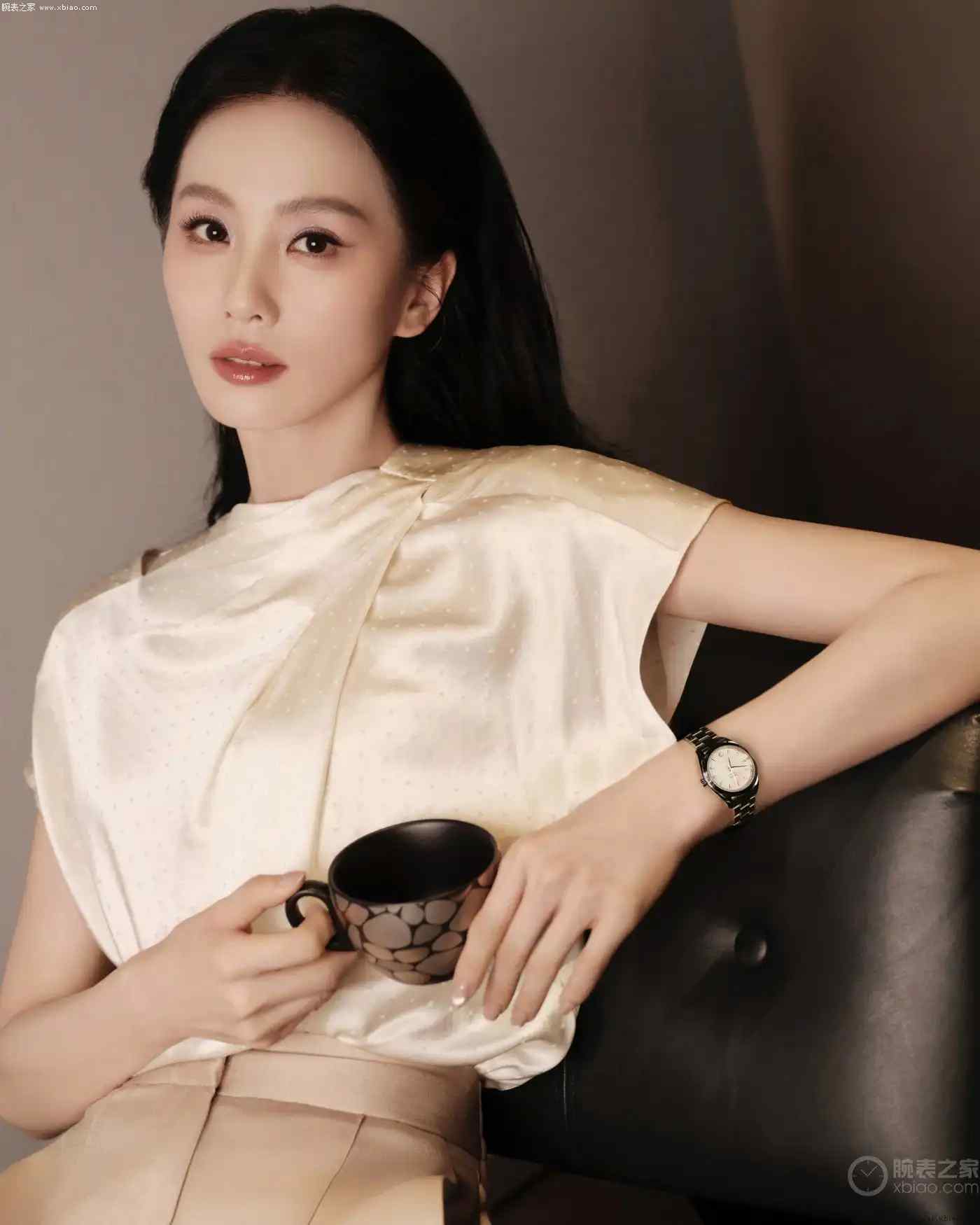 刘诗诗同款欧米茄小海马惊艳亮相！钻石表圈+150米防水，职场女性的优雅之选 | 奈斯探表