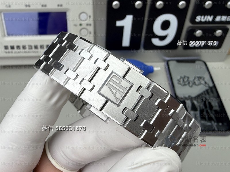 APS厂26240 V2升级版深度实测：无卡度4401机芯，复刻爱彼新标杆？ | 奈斯探表