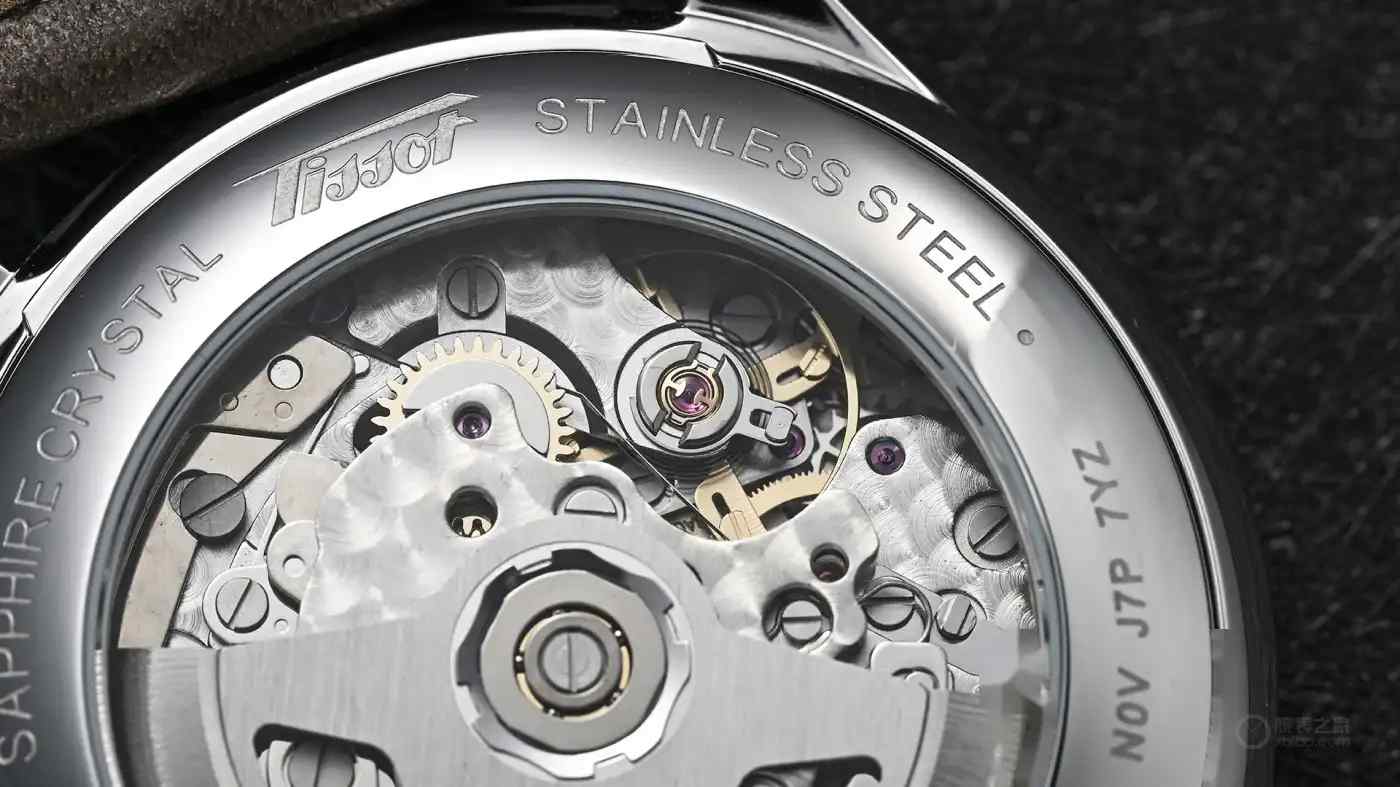 穿越时空的机械浪漫！天梭1938复刻计时码表上市，双刻度盘还原历史经典 | 奈斯探表