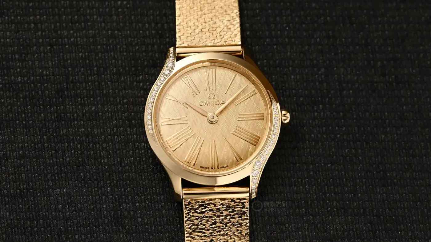 欧米茄月光金女表惊艳登??！214,000的优雅艺术品，戴出月光般温柔高级感 | 奈斯探表