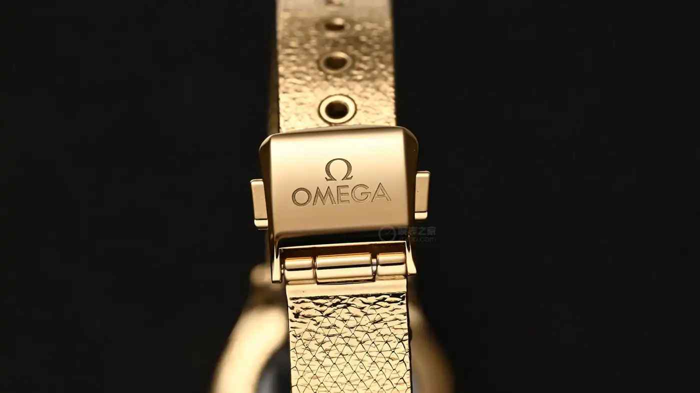 欧米茄月光金女表惊艳登?。?14,000的优雅艺术品，戴出月光般温柔高级感 | 奈斯探表