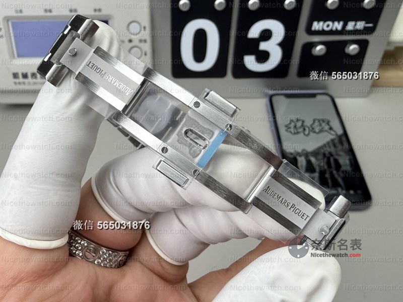 爱彼15500复刻天花板？APS厂4302一体机芯实测，细节竟逼真到这种程度！ | 奈斯探表