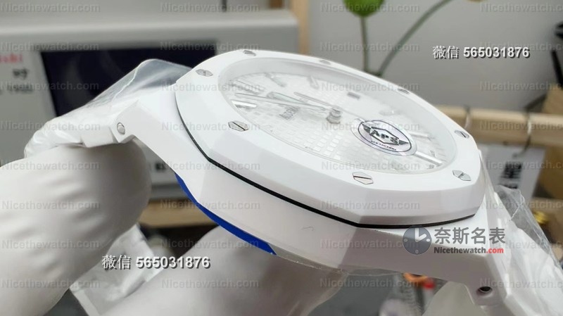 全陶瓷也能高度还原？APS厂爱彼15500白陶瓷实测：轻如羽毛，硬如磐石！ | 奈斯探表