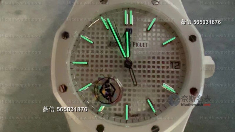 全陶瓷也能高度还原？APS厂爱彼15500白陶瓷实测：轻如羽毛，硬如磐石！ | 奈斯探表