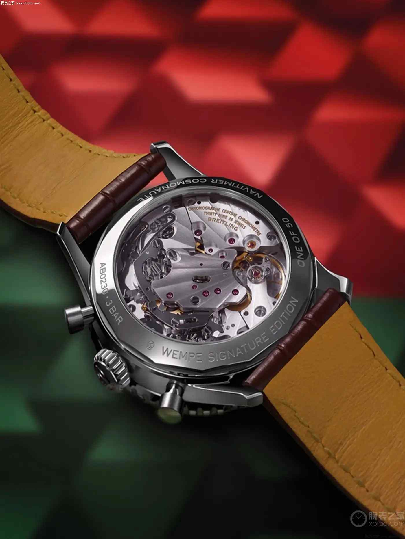 仅50枚！百年灵宇航员限量款绿色盘面计时码表，复古与现代的完美交融 | 奈斯探表