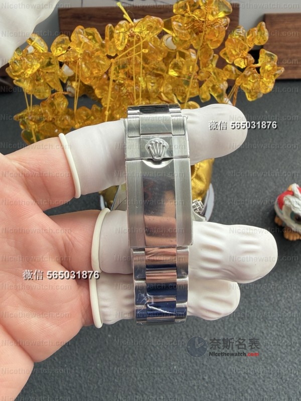 钢迪鼻祖回归！VS白钢迪4130版实测：12.2mm厚度对版，红字印刷立体感拉满！ | 奈斯探表